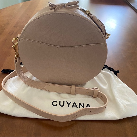 Cuyana Handbags - Gorgeous Cuyana Circle Crossbody Bag